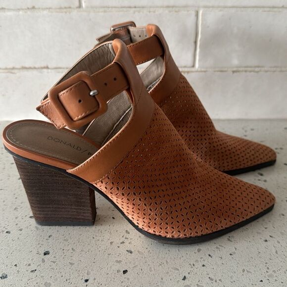 Donald J Pliner Varen Women’s 6M Leather Perforated Slingback Pointed Toe Bootie - Picture 12 of 12